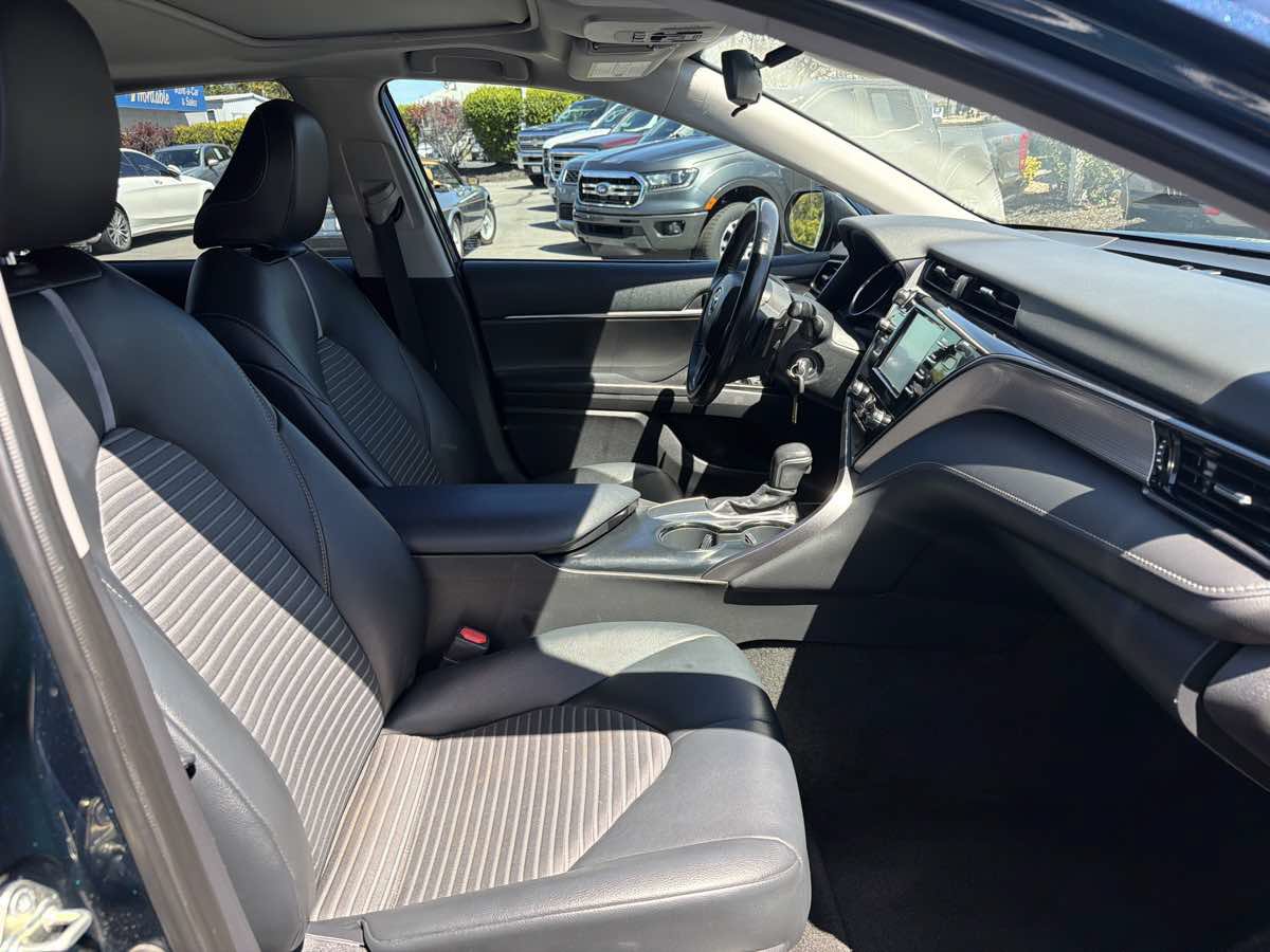 Used 2019 Toyota Camry SE FWD image 16
