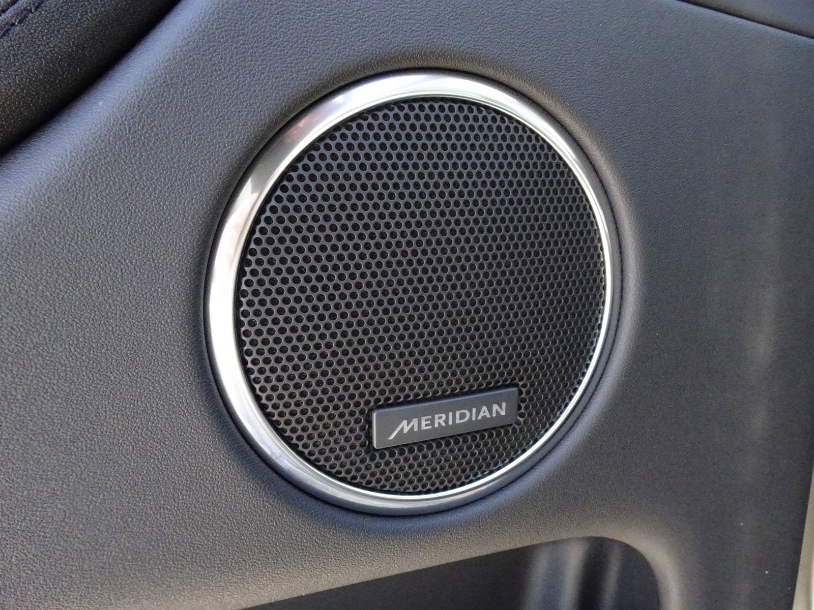 New 2025 Land Rover Discovery Sport S image 5