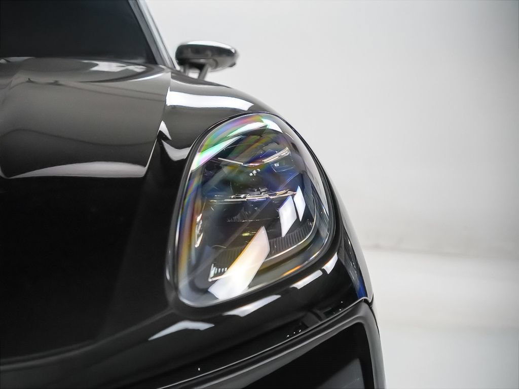 Certified 2026 Porsche Macan Turbo AWD/4WD image 6