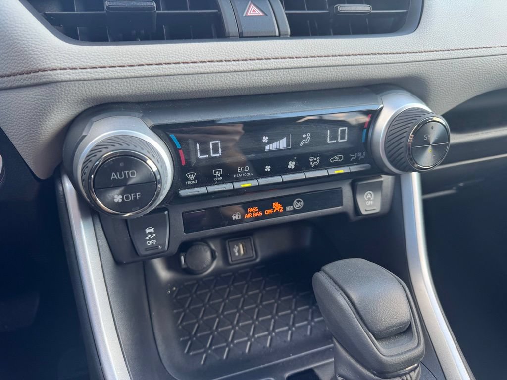 Used 2025 Toyota RAV4 XLE AWD/4WD image 11