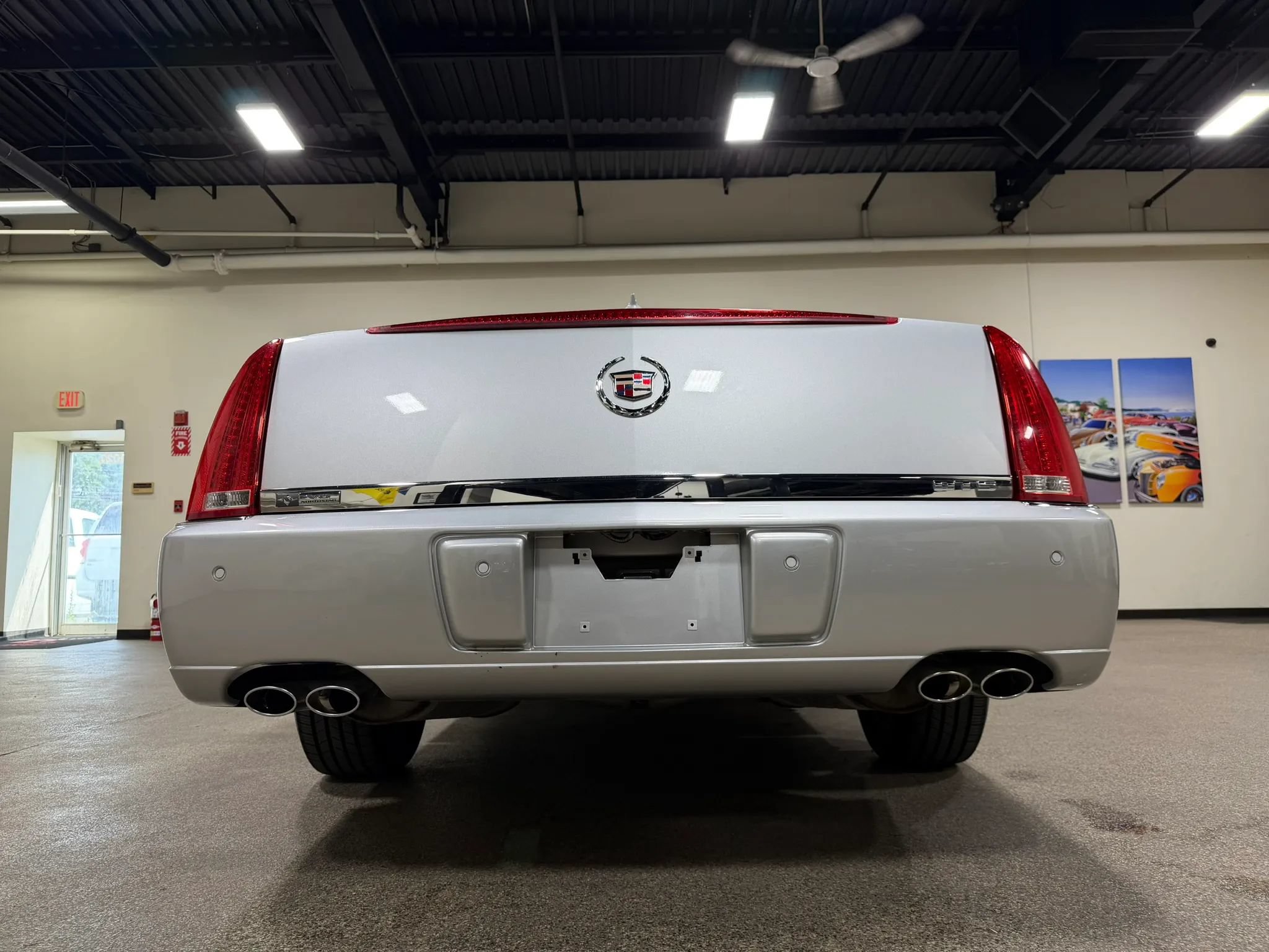 Used 2009 Cadillac DTS w/ Trunk Convenience Package FWD image 18