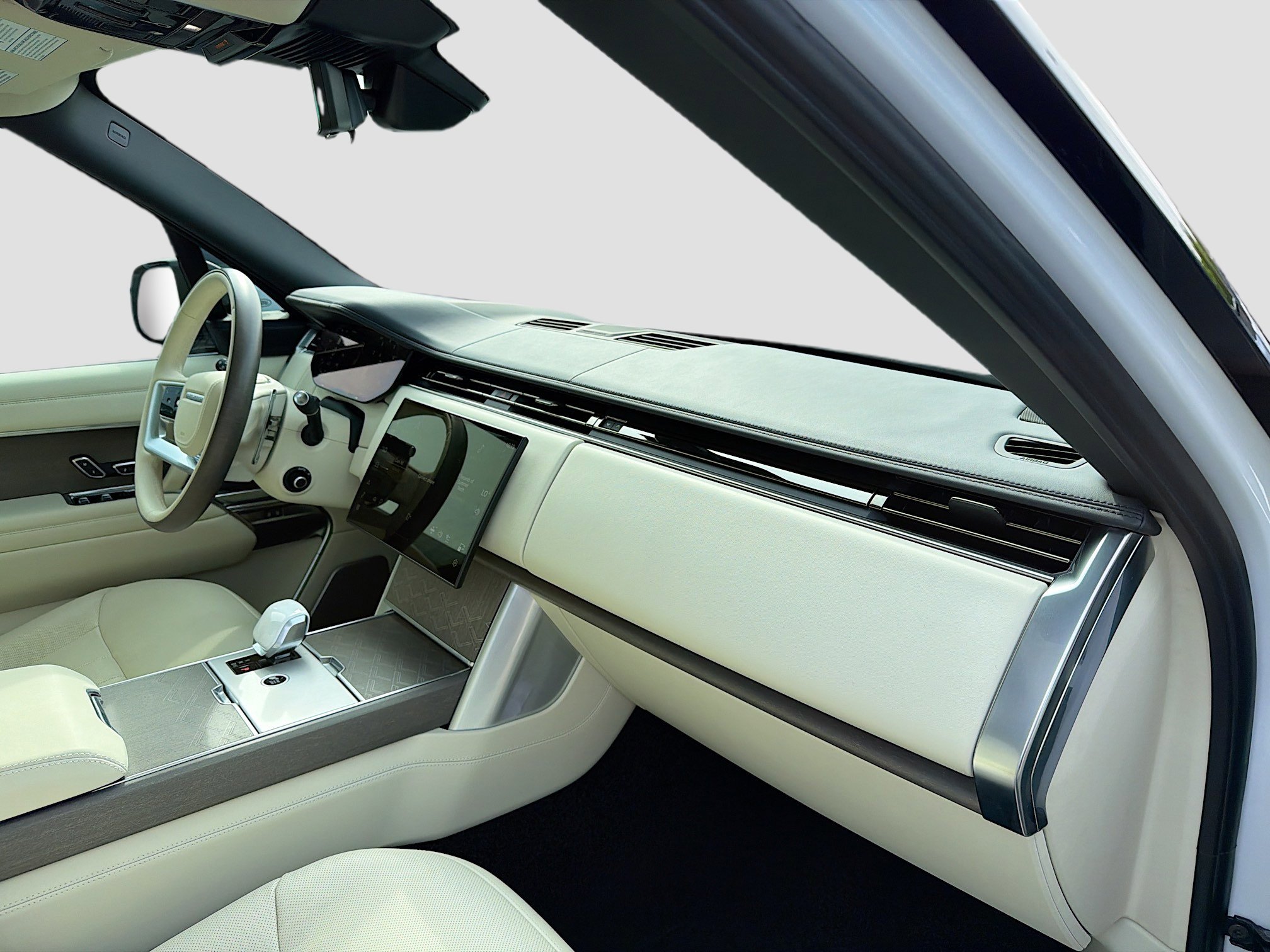 Used 2025 Land Rover Range Rover SV image 15