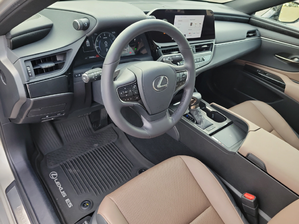 Used 2024 Lexus ES 350 w/ Premium Package FWD image 13
