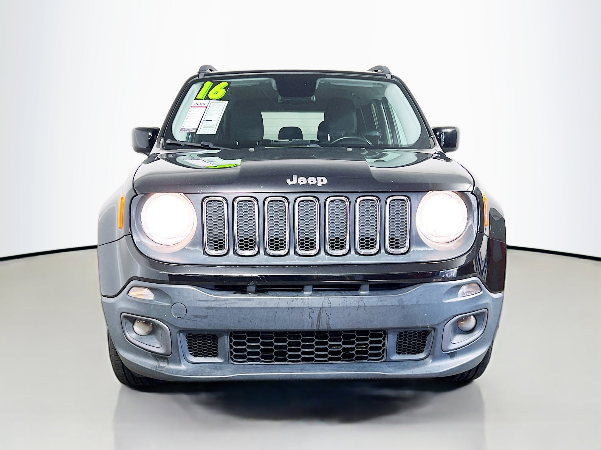 Used 2016 Jeep Renegade Latitude w/ Popular Equipment Group image 11