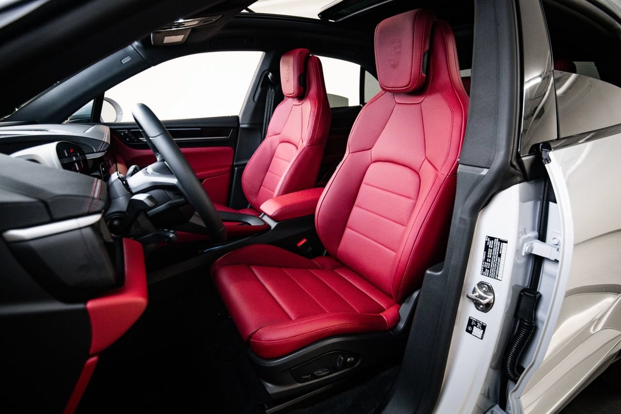 New 2026 Porsche Macan Electric RWD image 5