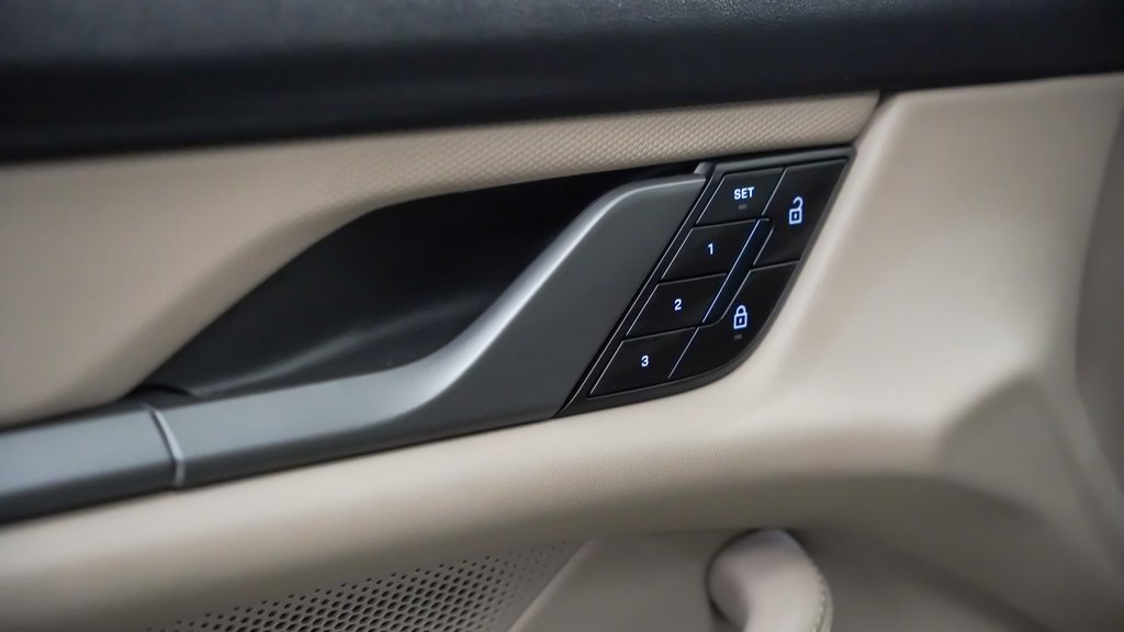 Certified 2025 Porsche Taycan 4S image 23