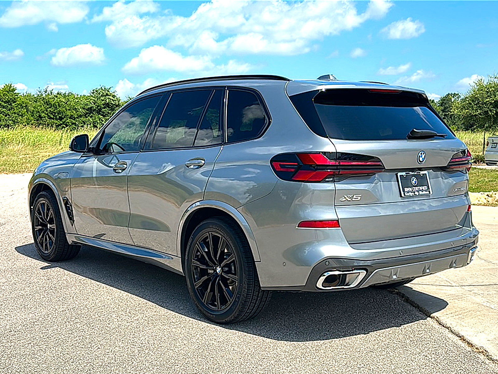 Used 2025 BMW X5 xDrive50e w/ M Sport Package AWD/4WD image 6