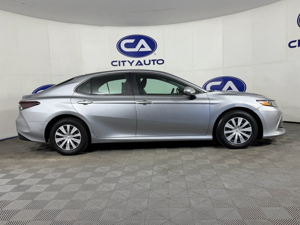 Used 2022 Toyota Camry LE image 3