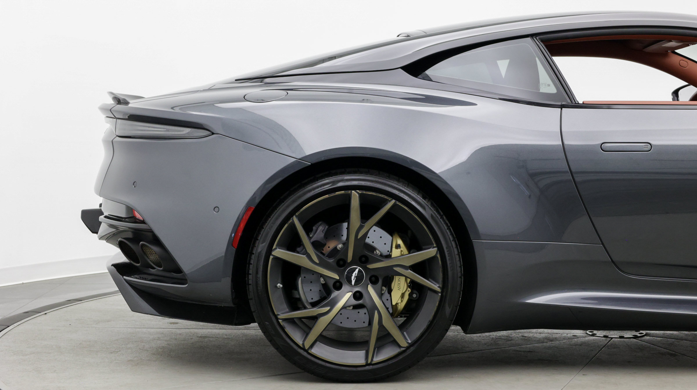 Used 2019 Aston Martin DBS Superleggera RWD image 5