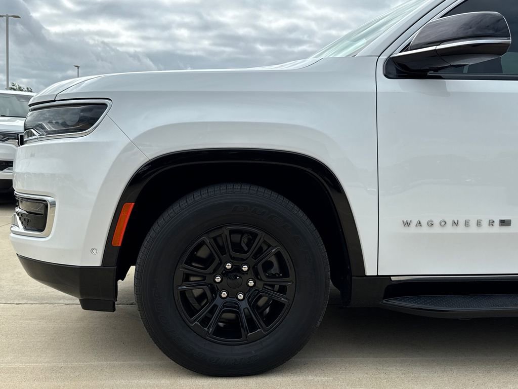 Used 2023 Jeep Wagoneer 4WD image 5