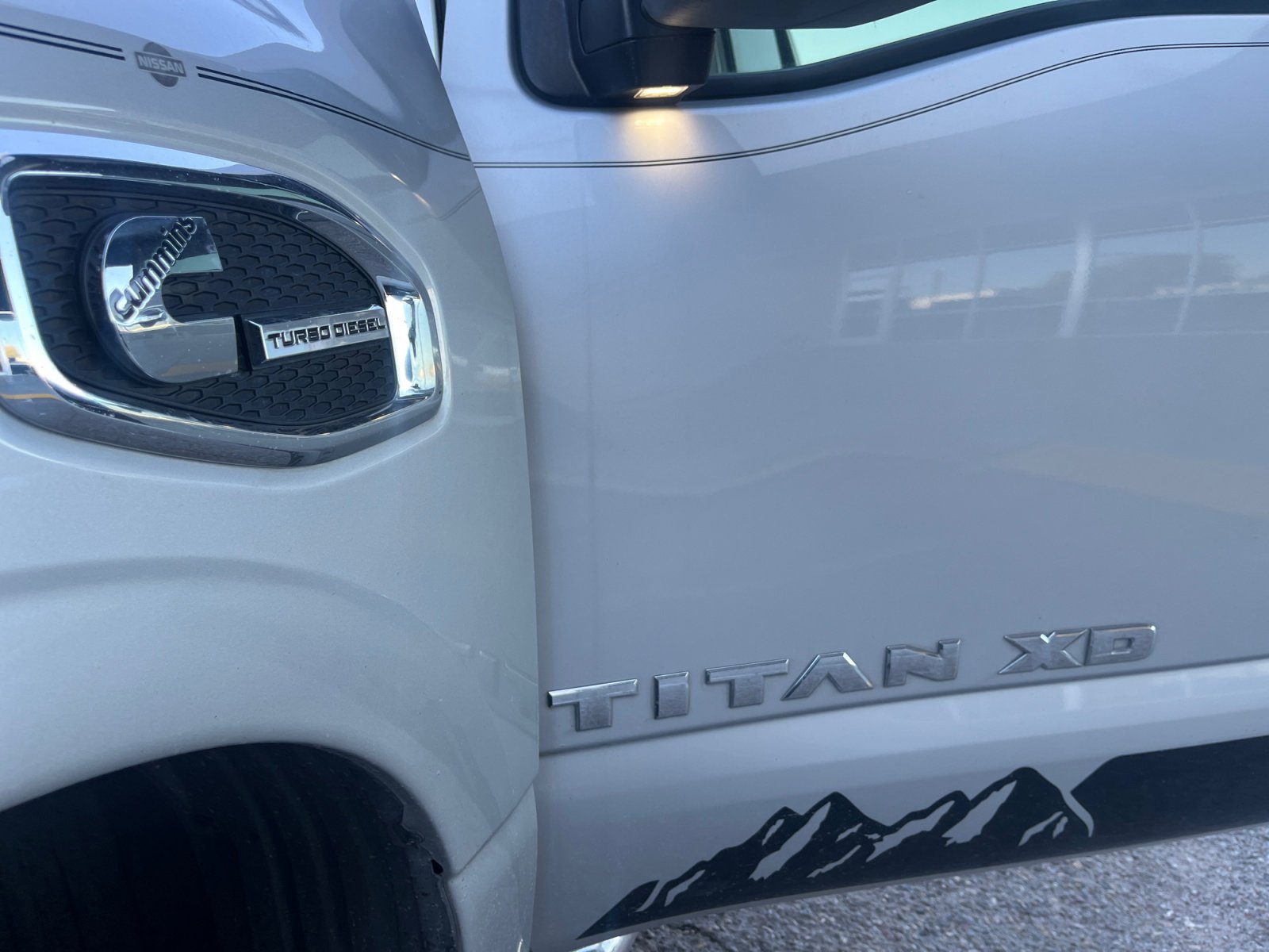 Used 2017 Nissan Titan SV image 24