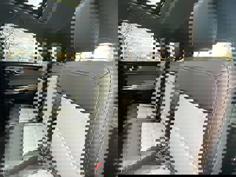 Certified 2022 Ford Explorer XLT w/ Equipment Group 202A image 37