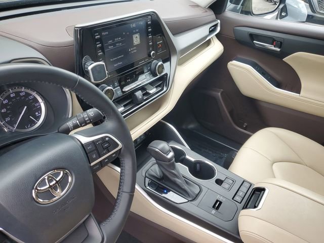 Used 2022 Toyota Highlander XLE FWD image 23