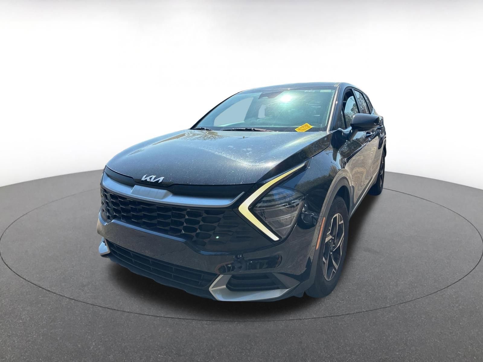 Used 2025 Kia Sportage LX image 3