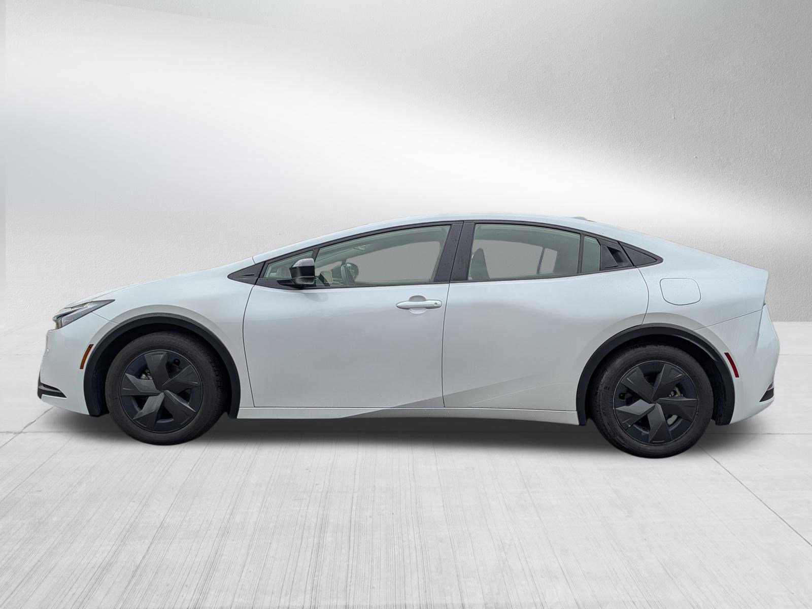 Used 2023 Toyota Prius LE FWD image 4