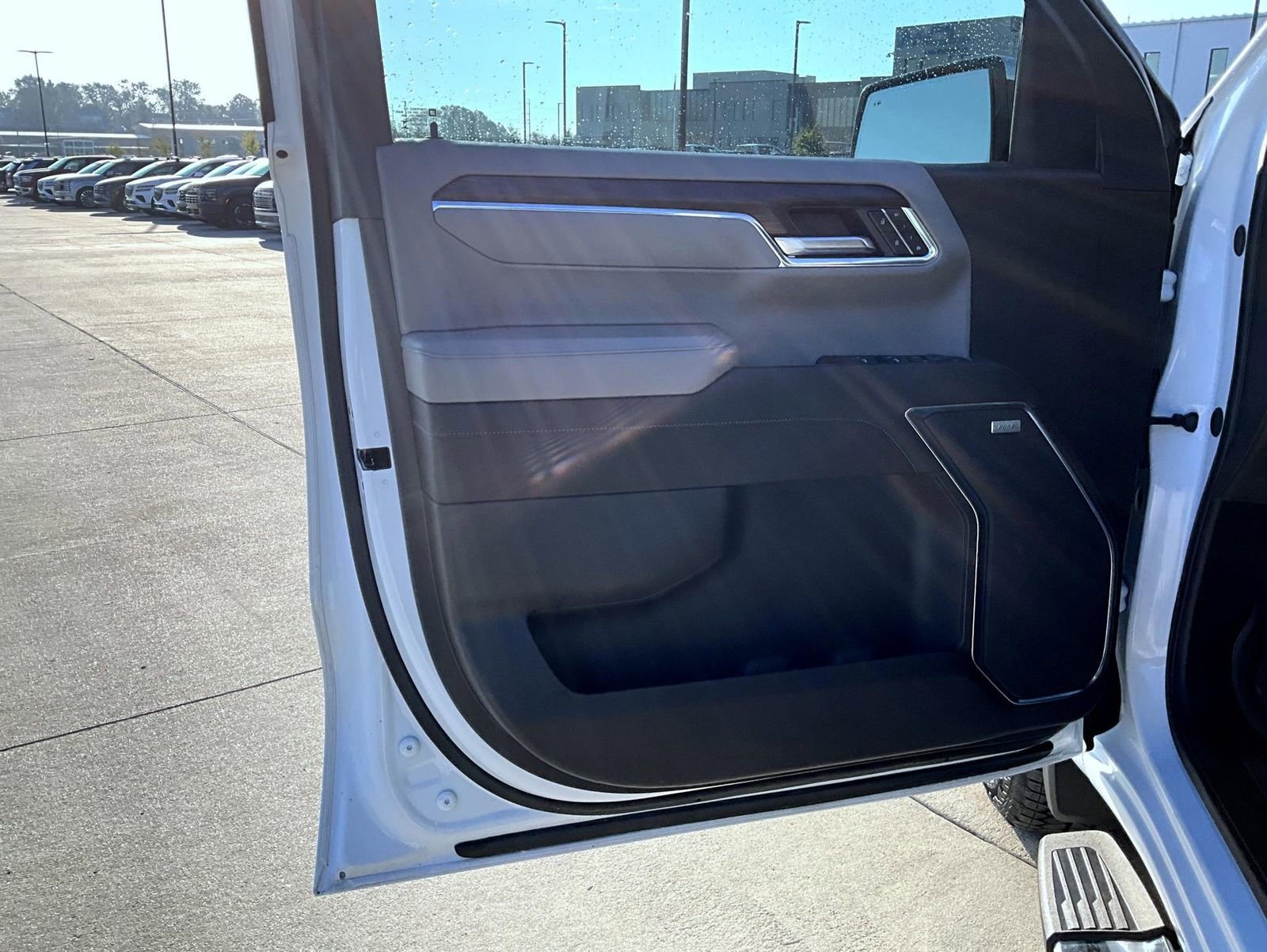 Used 2024 GMC Sierra 1500 SLT image 10