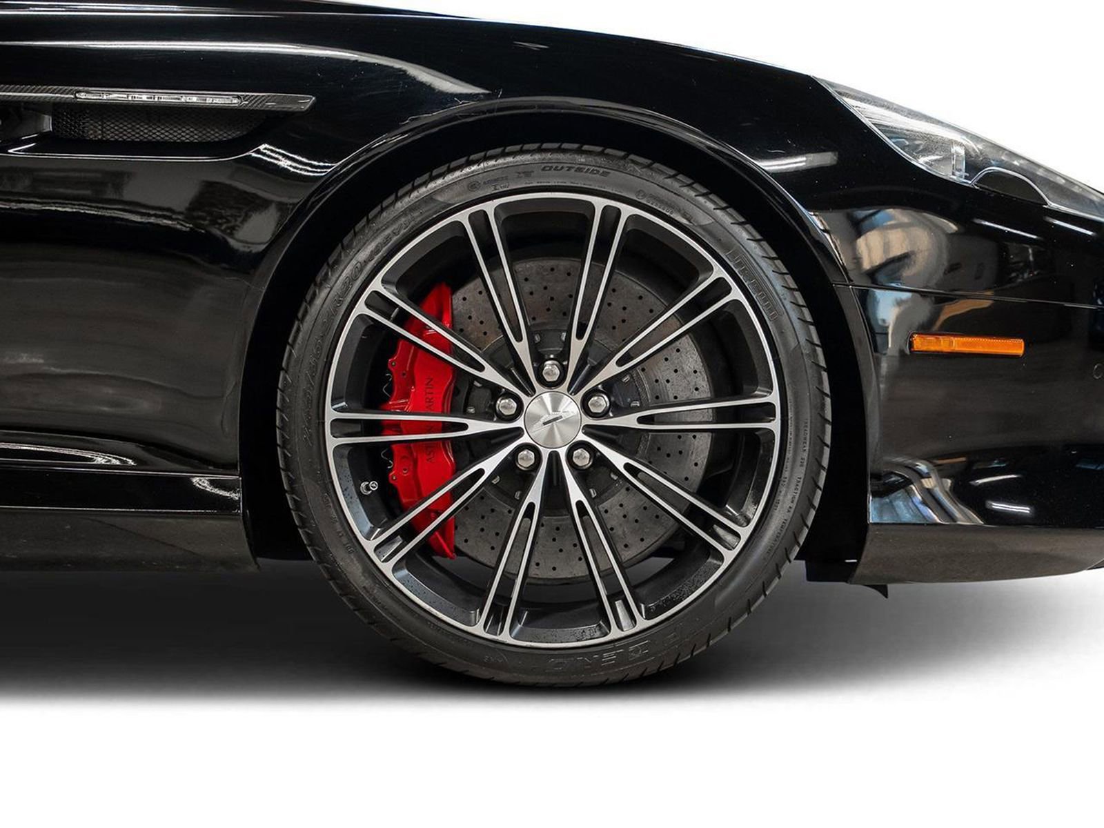 Used 2015 Aston Martin DB9 Volante image 32