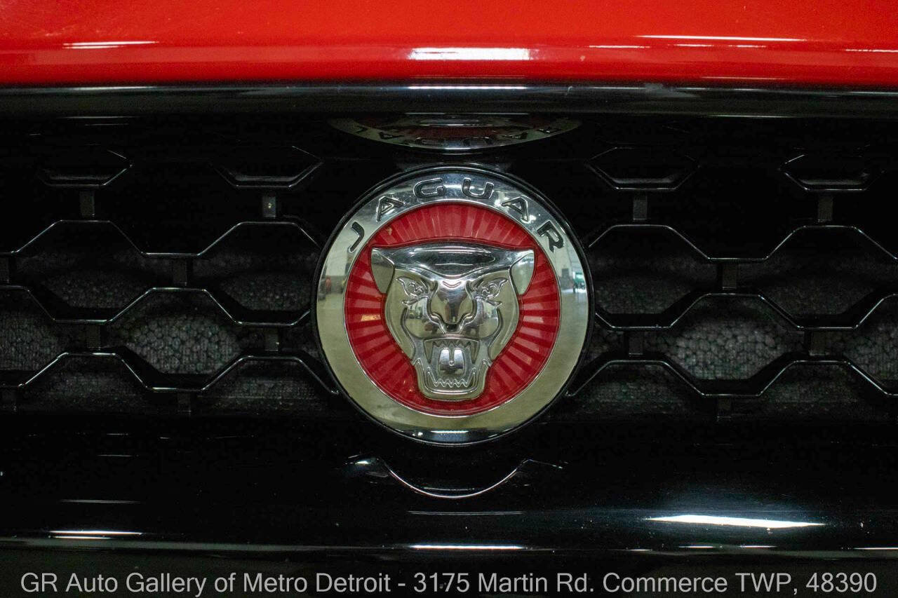 Used 2020 Jaguar F-TYPE R image 27