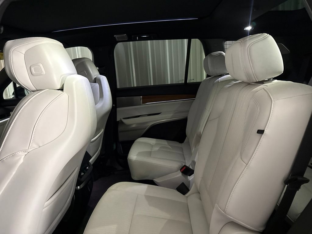 Certified 2026 Cadillac Vistiq Sport AWD/4WD image 17