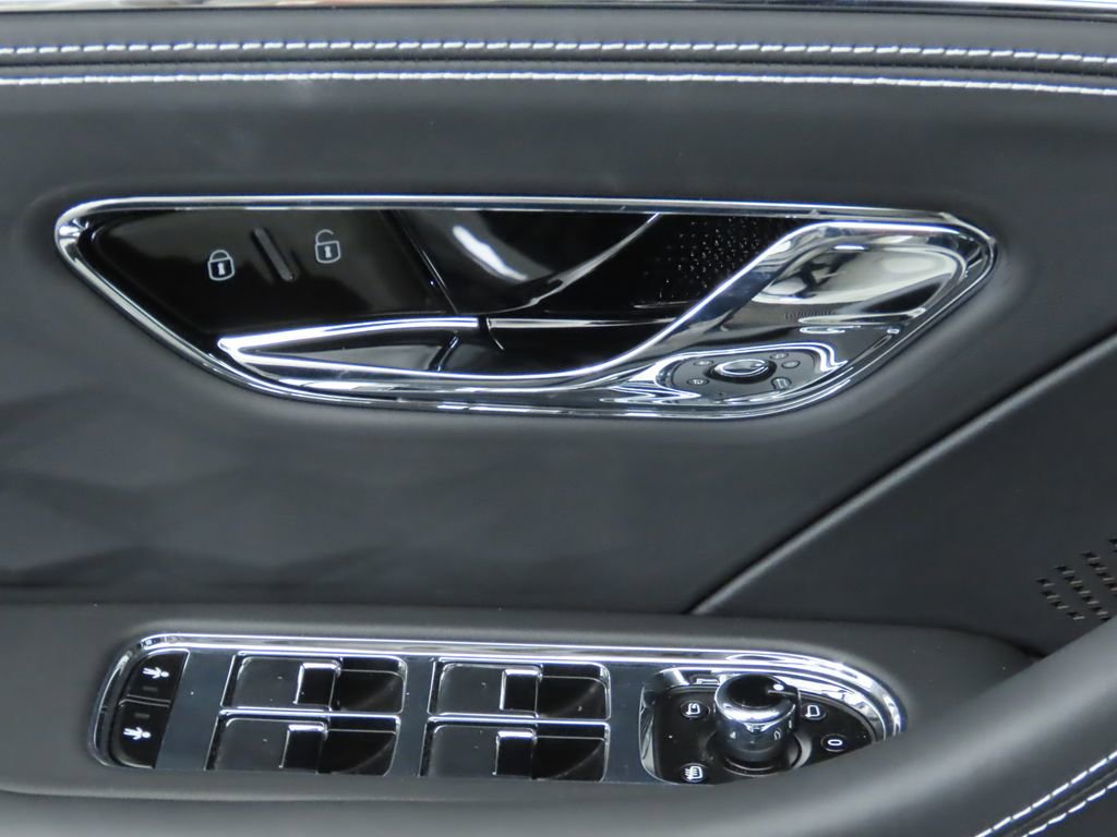 Used 2025 Bentley Flying Spur Plug-In Hybrid image 24