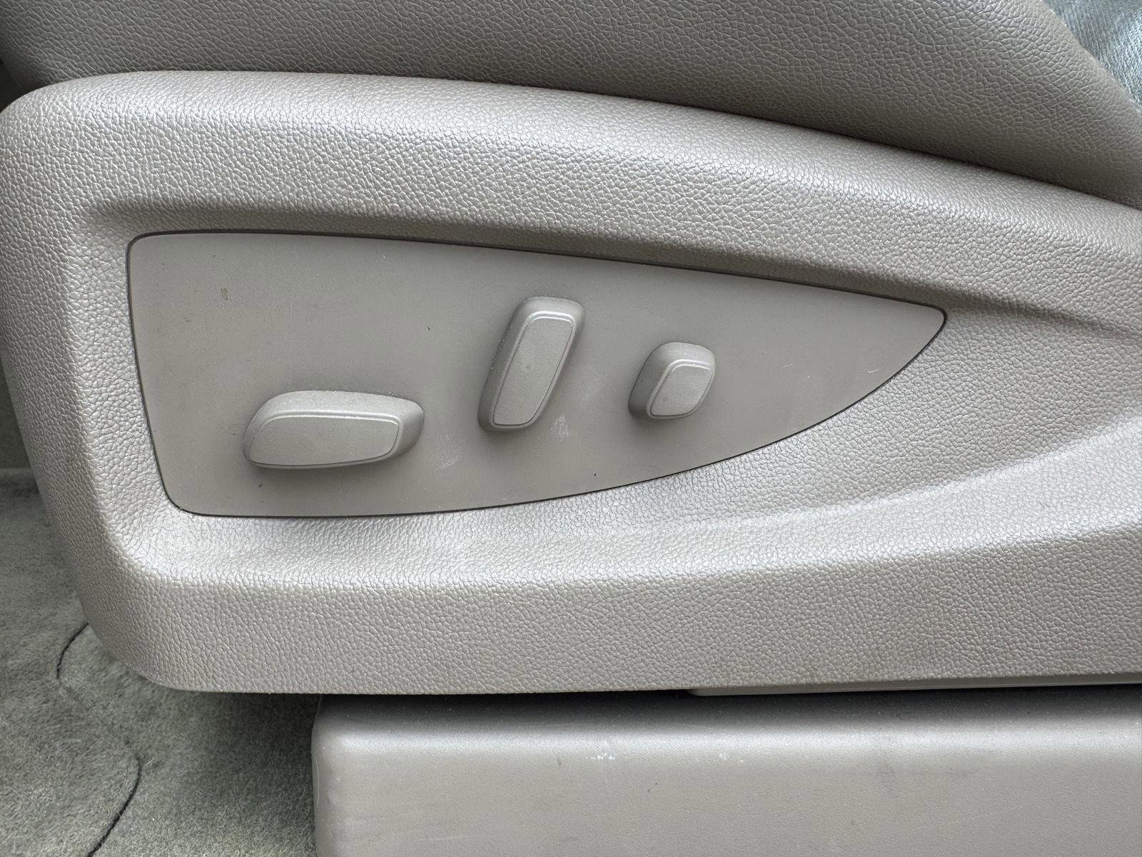 Used 2016 GMC Yukon XL SLT w/ Open Road Package image 7