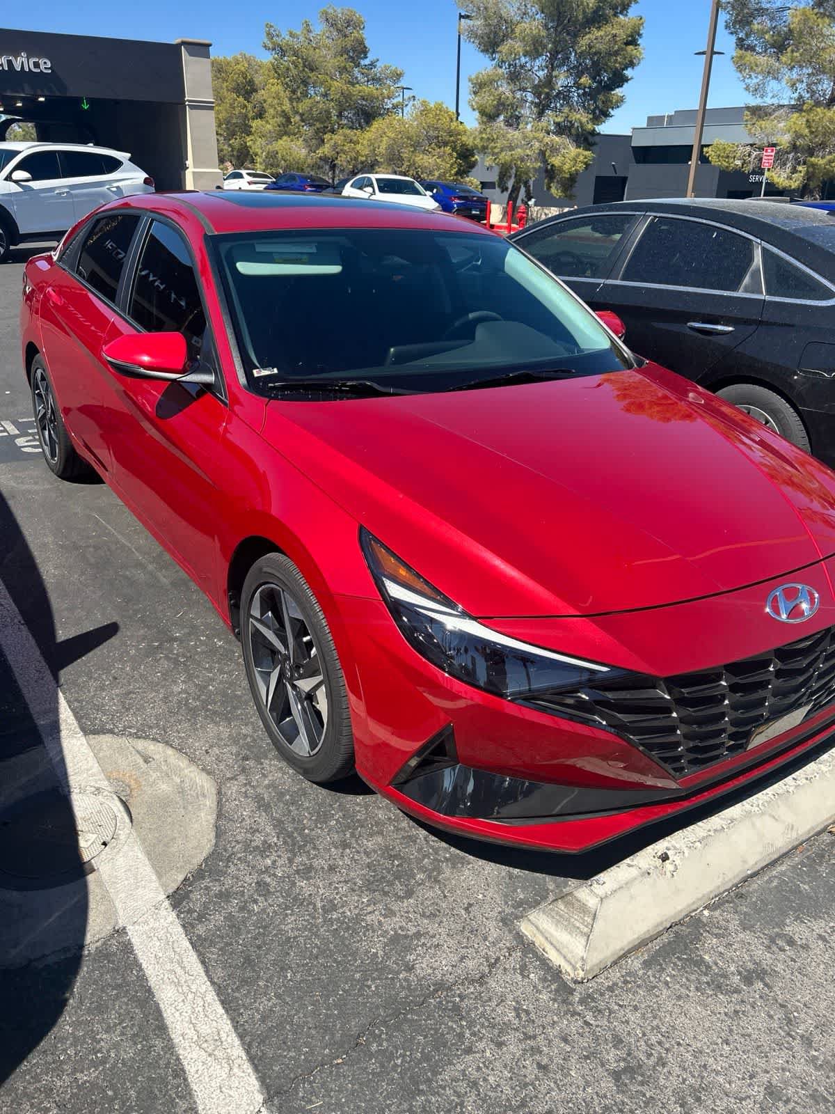 Used 2022 Hyundai Elantra Limited w/ Cargo Package FWD image 2