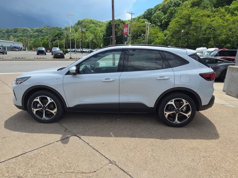 New 2025 Ford Escape ST-Line Select w/ Tech Pack #2 AWD/4WD image 4