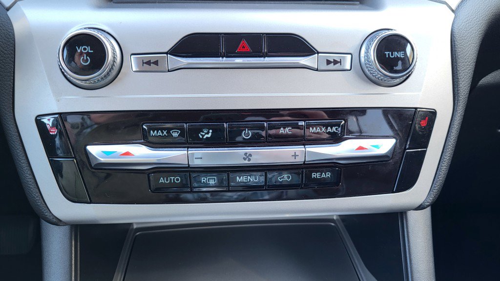 Used 2022 Ford Explorer XLT image 36