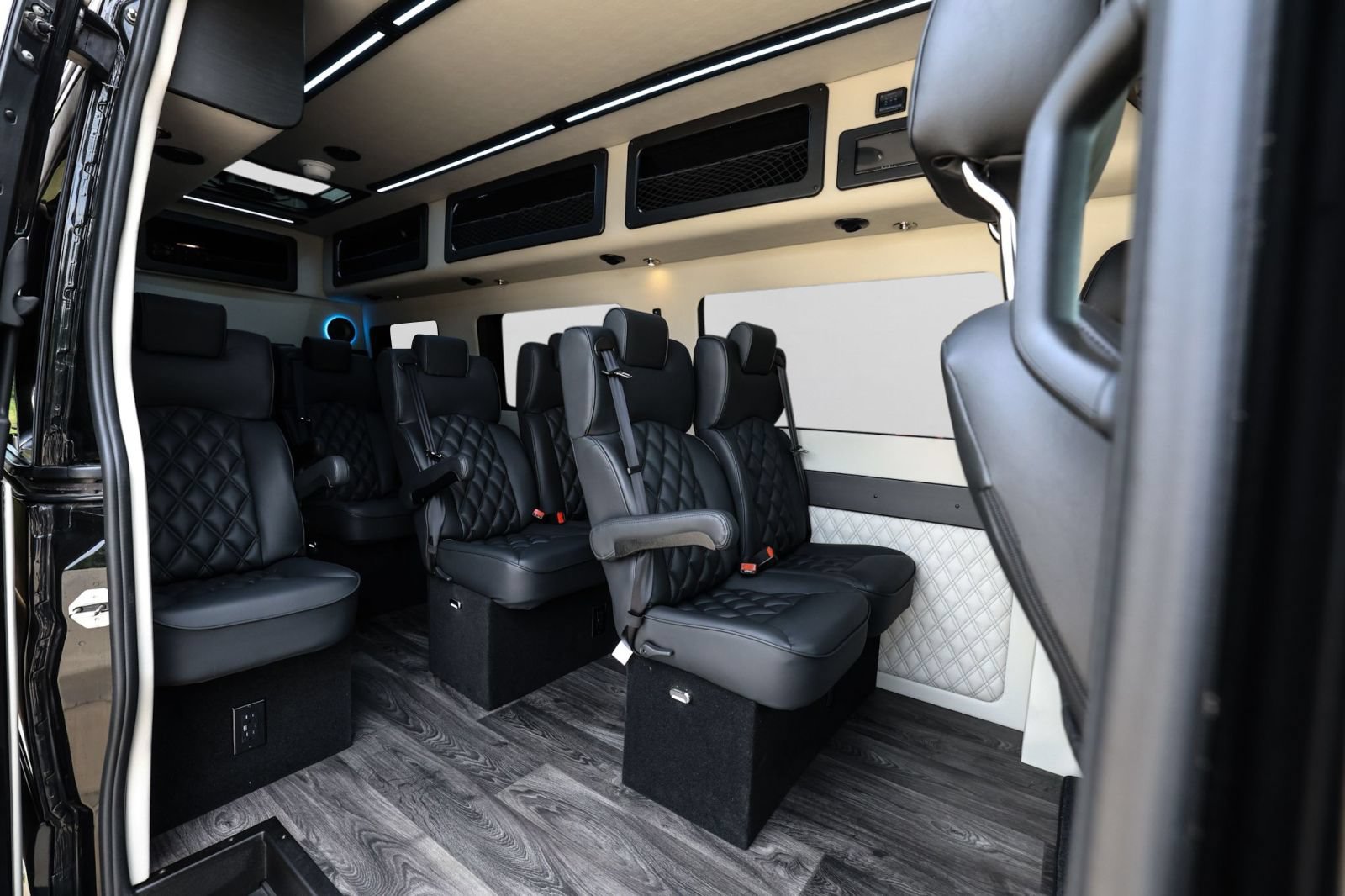 Used 2024 Mercedes-Benz Sprinter 3500 w/ Parking Package image 18