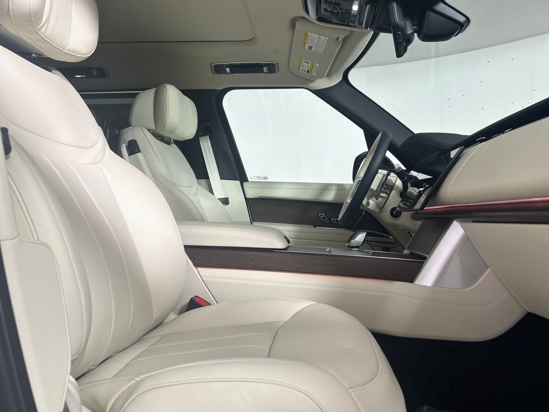 New 2025 Land Rover Range Rover Long Wheelbase Autobiography image 17