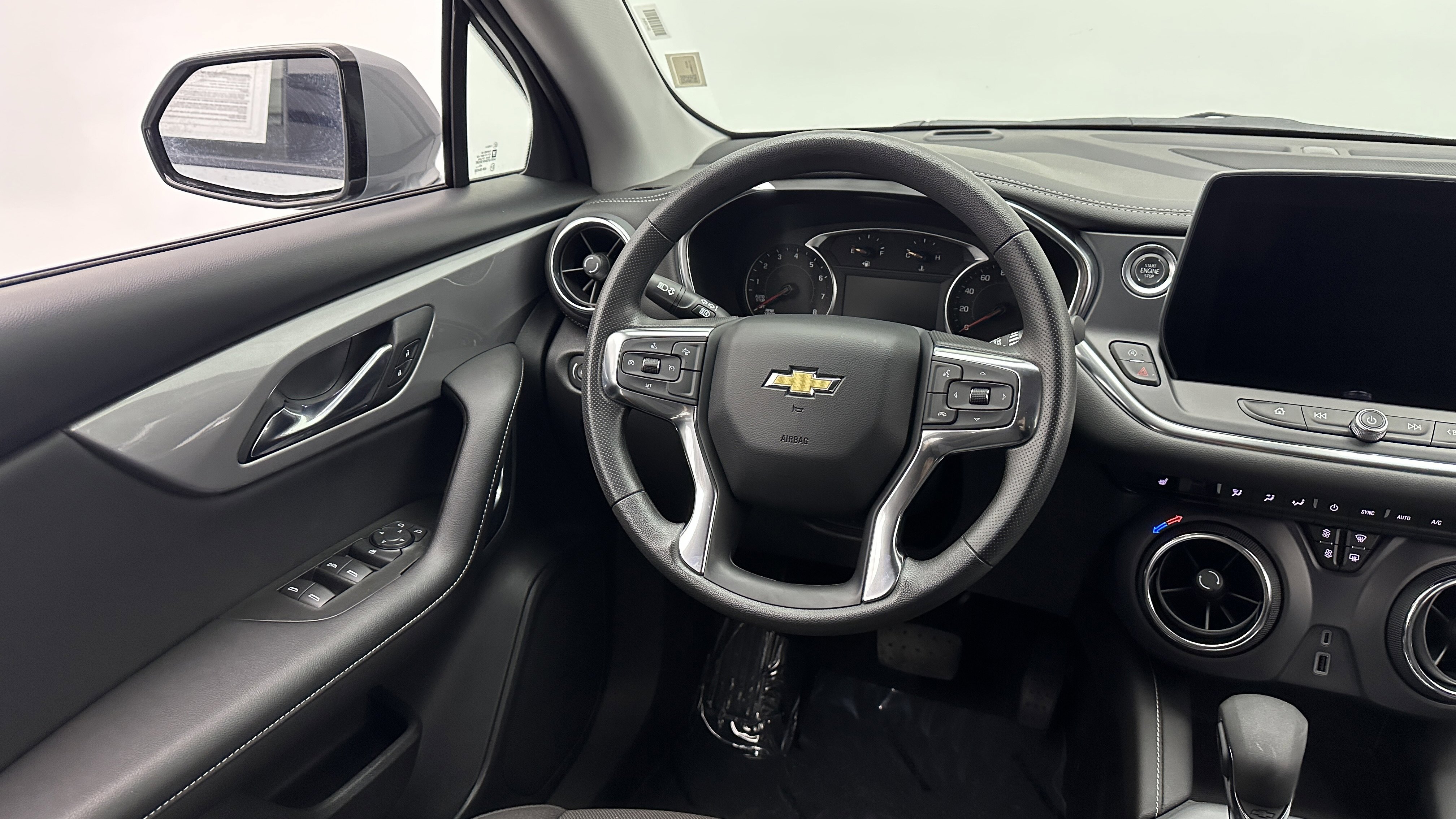 Used 2025 Chevrolet Blazer LT image 23