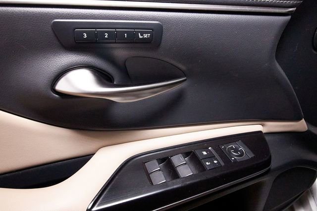 Used 2019 Lexus ES 350 w/ Premium Package image 10