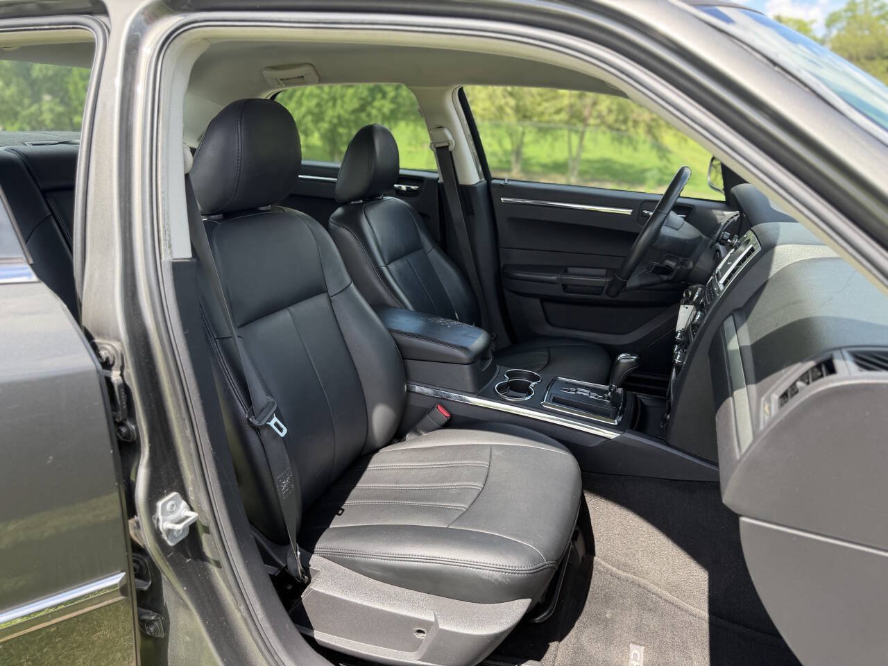 Used 2009 Chrysler 300 Touring RWD image 30