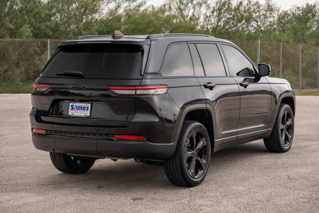 Used 2023 Jeep Grand Cherokee Altitude image 7