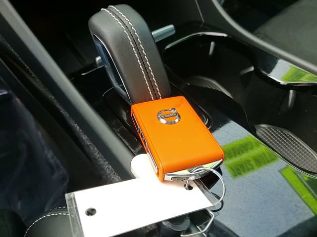 Used 2021 Volvo XC40 P8 Recharge w/ Advanced Package image 32