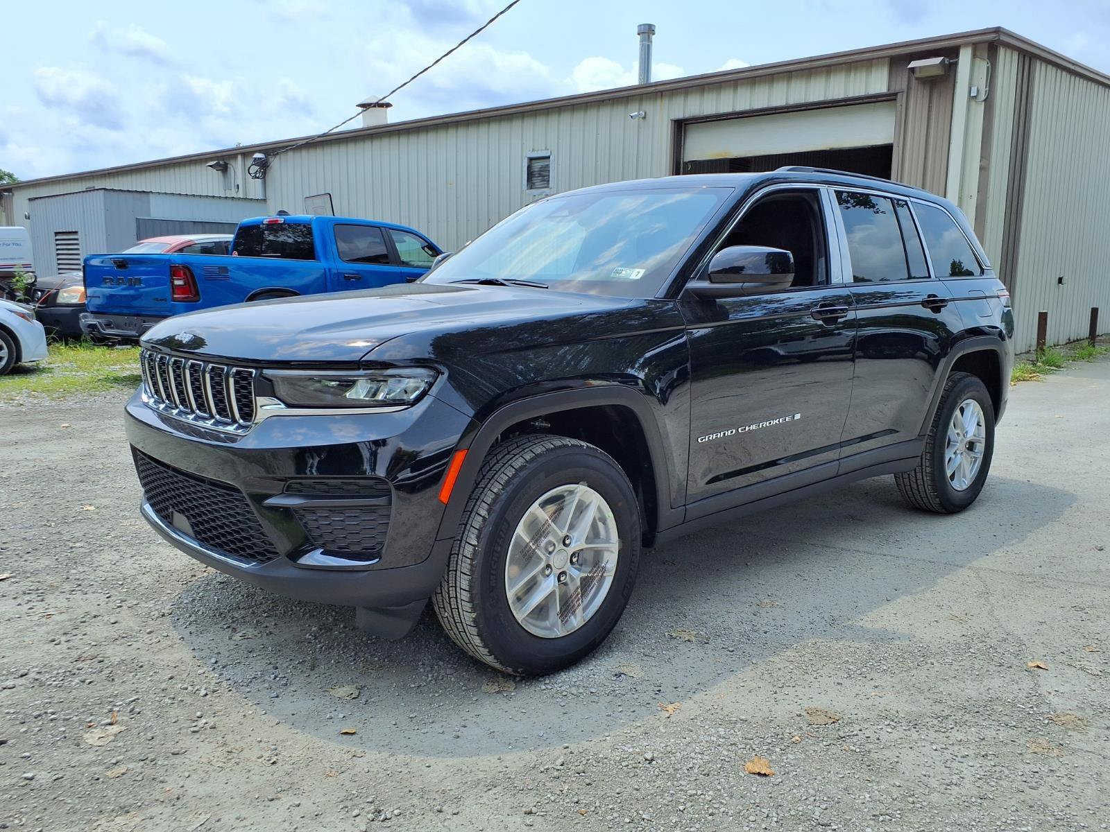 New 2026 Jeep Grand Cherokee Laredo X AWD/4WD image 3
