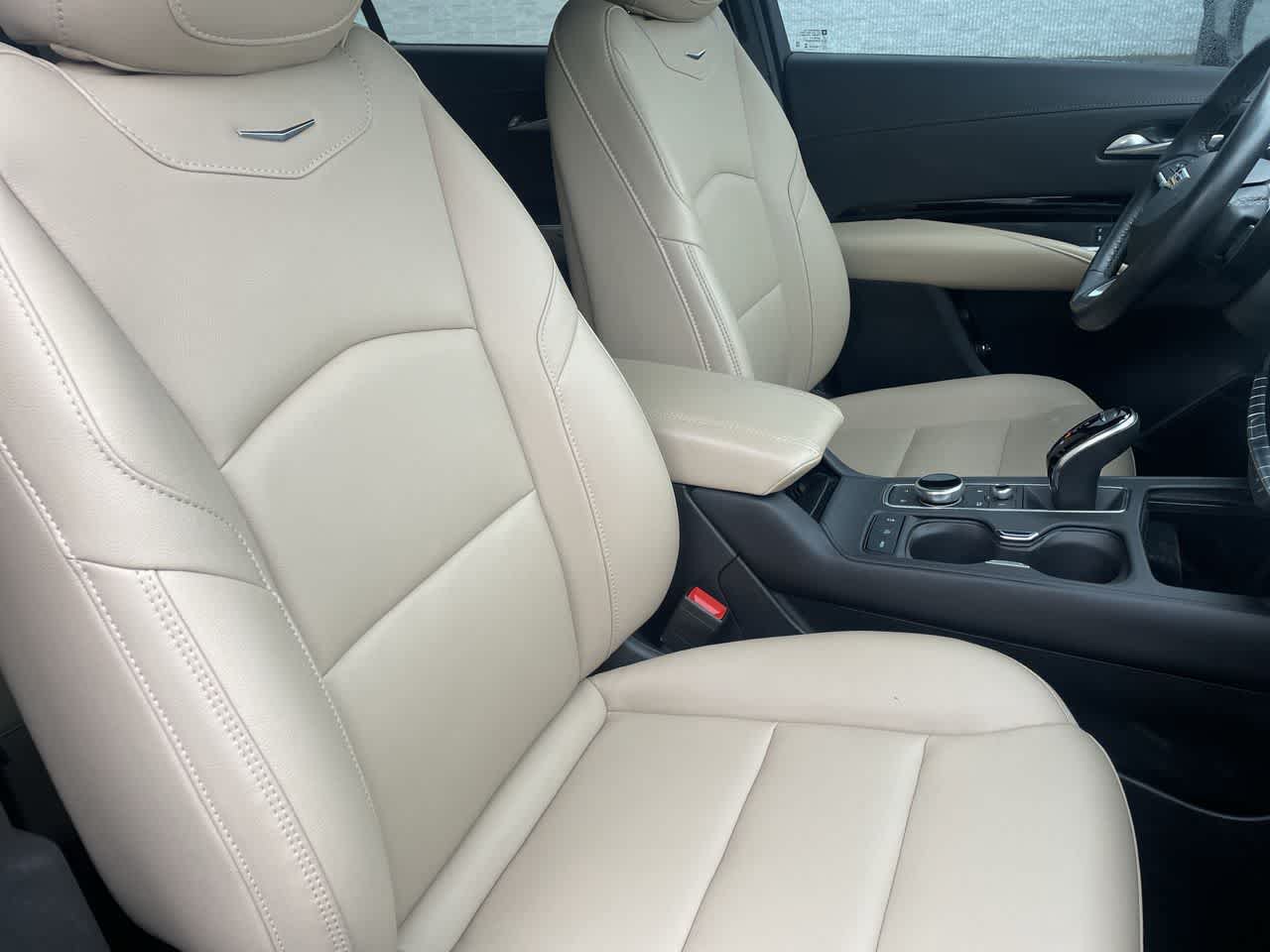 Certified 2024 Cadillac XT4 Luxury w/ Cold Weather Package AWD/4WD image 14
