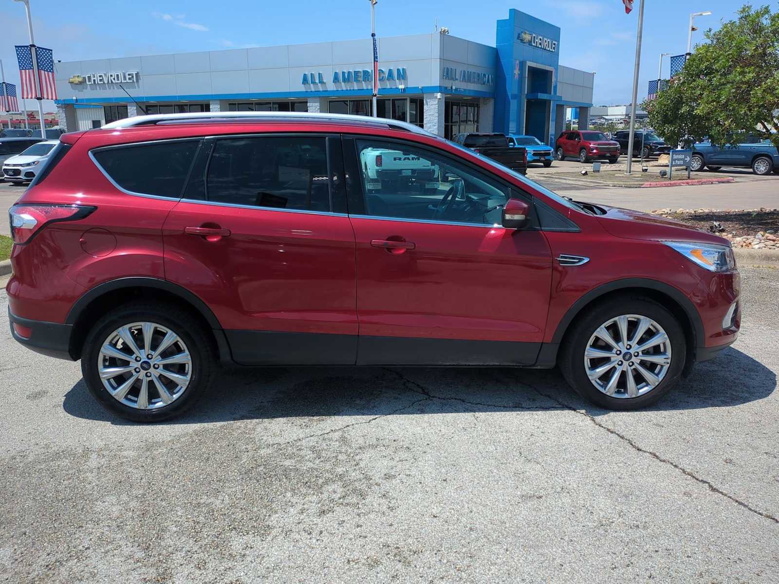 Used 2018 Ford Escape Titanium w/ Ford Safe & Smart Package FWD image 9