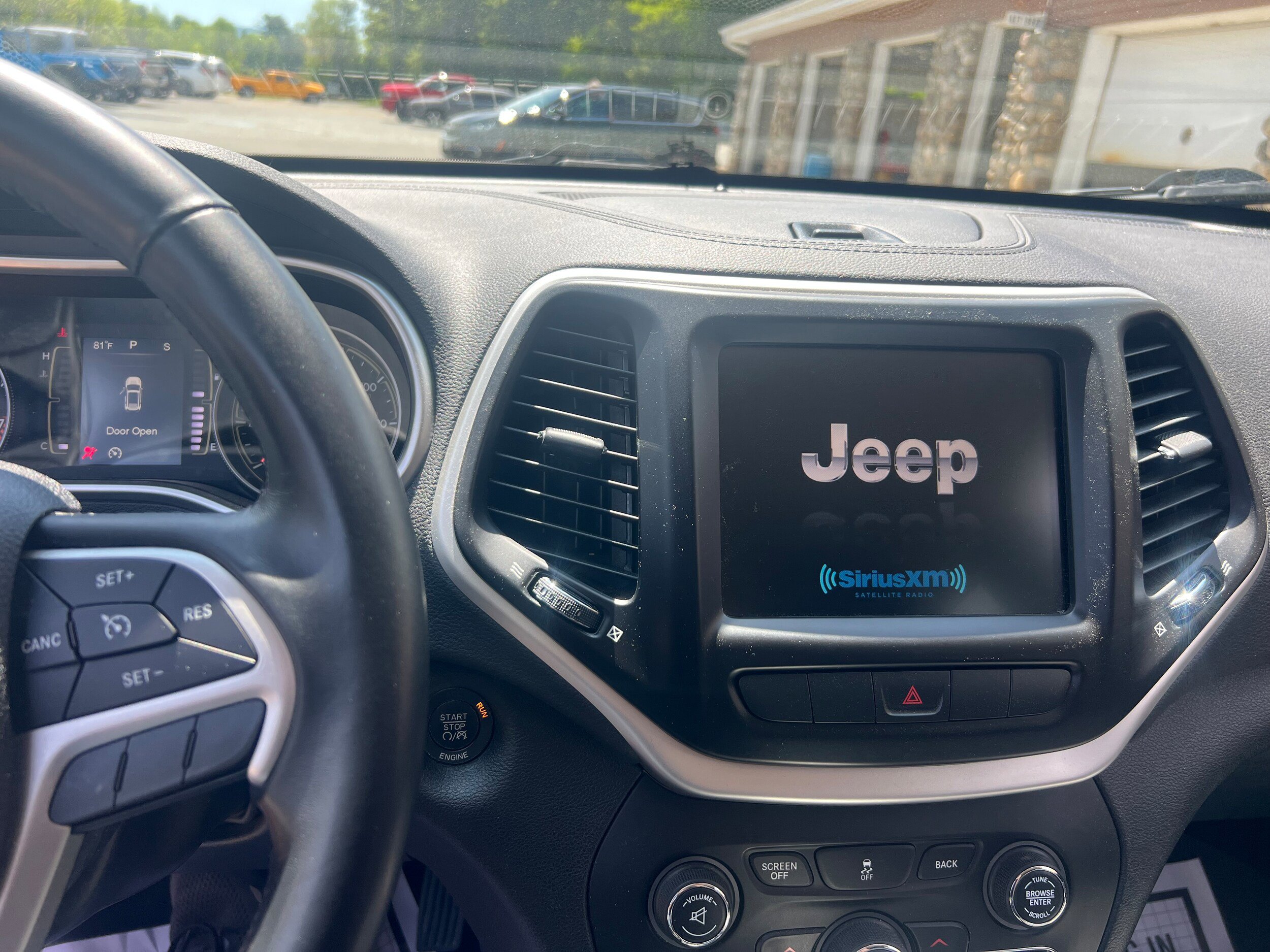 Used 2014 Jeep Cherokee Latitude w/ Comfort/Convenience Group AWD/4WD image 15