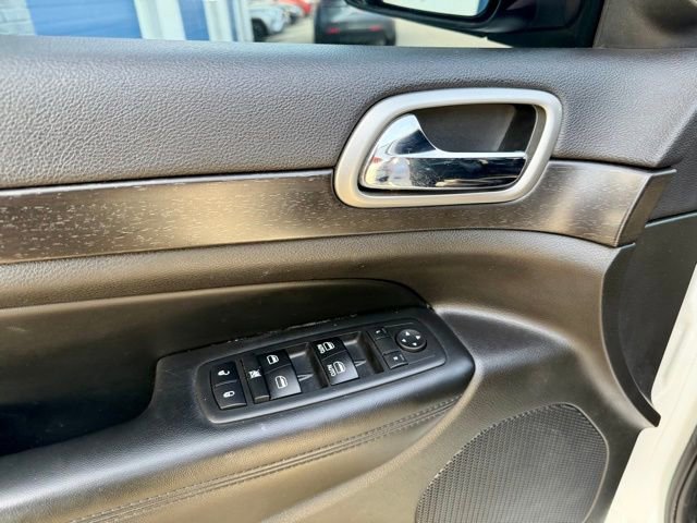 Used 2018 Jeep Grand Cherokee Altitude AWD/4WD image 24