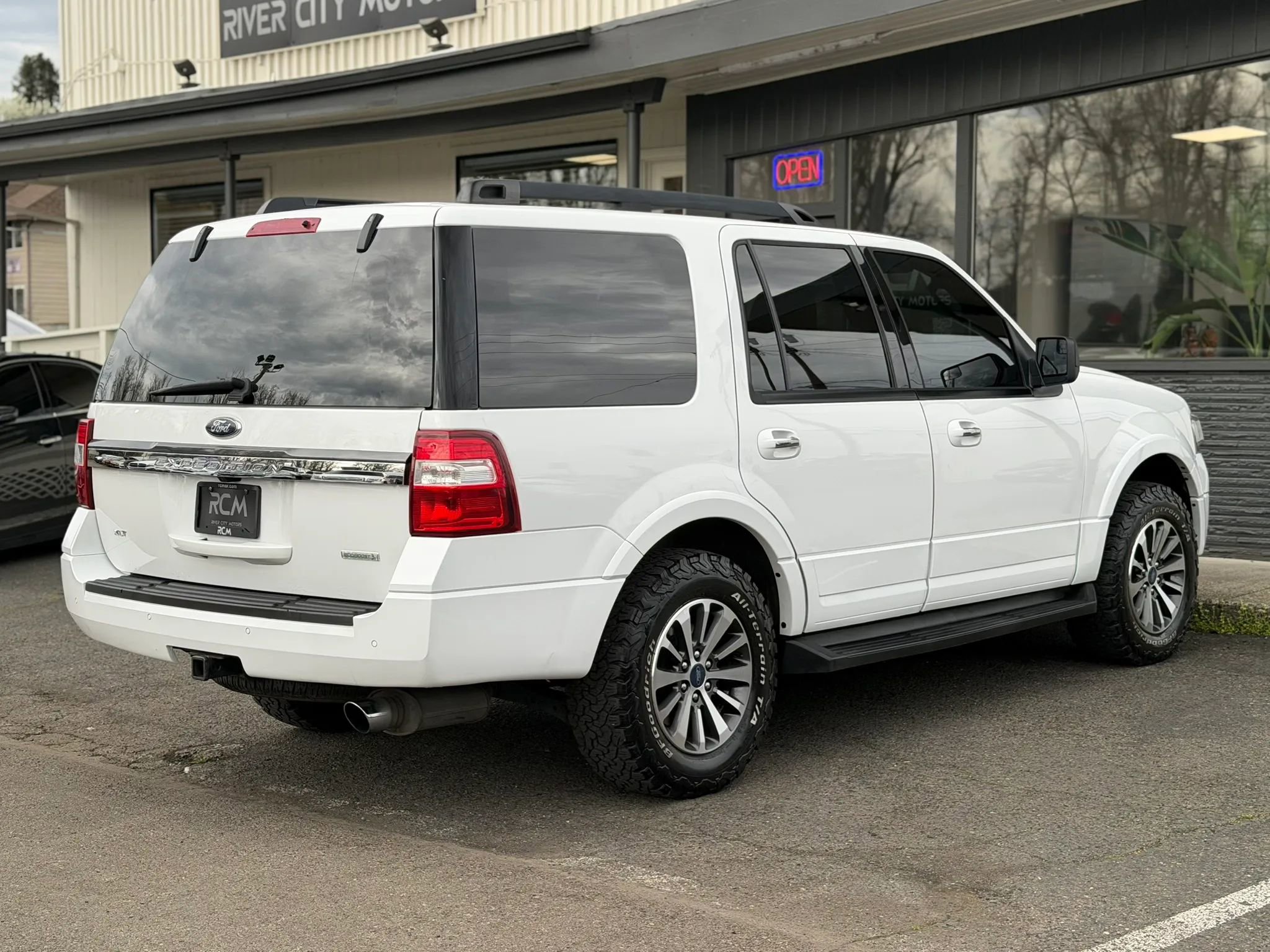 Used 2015 Ford Expedition XLT image 5