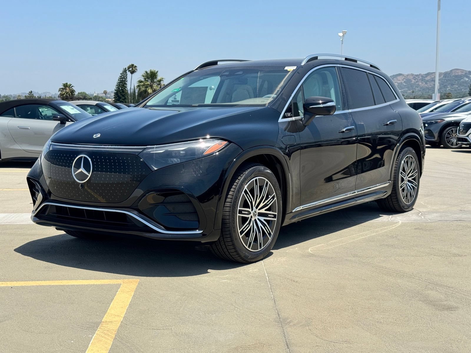 New 2026 Mercedes-Benz EQS 400 4MATIC SUV image 8