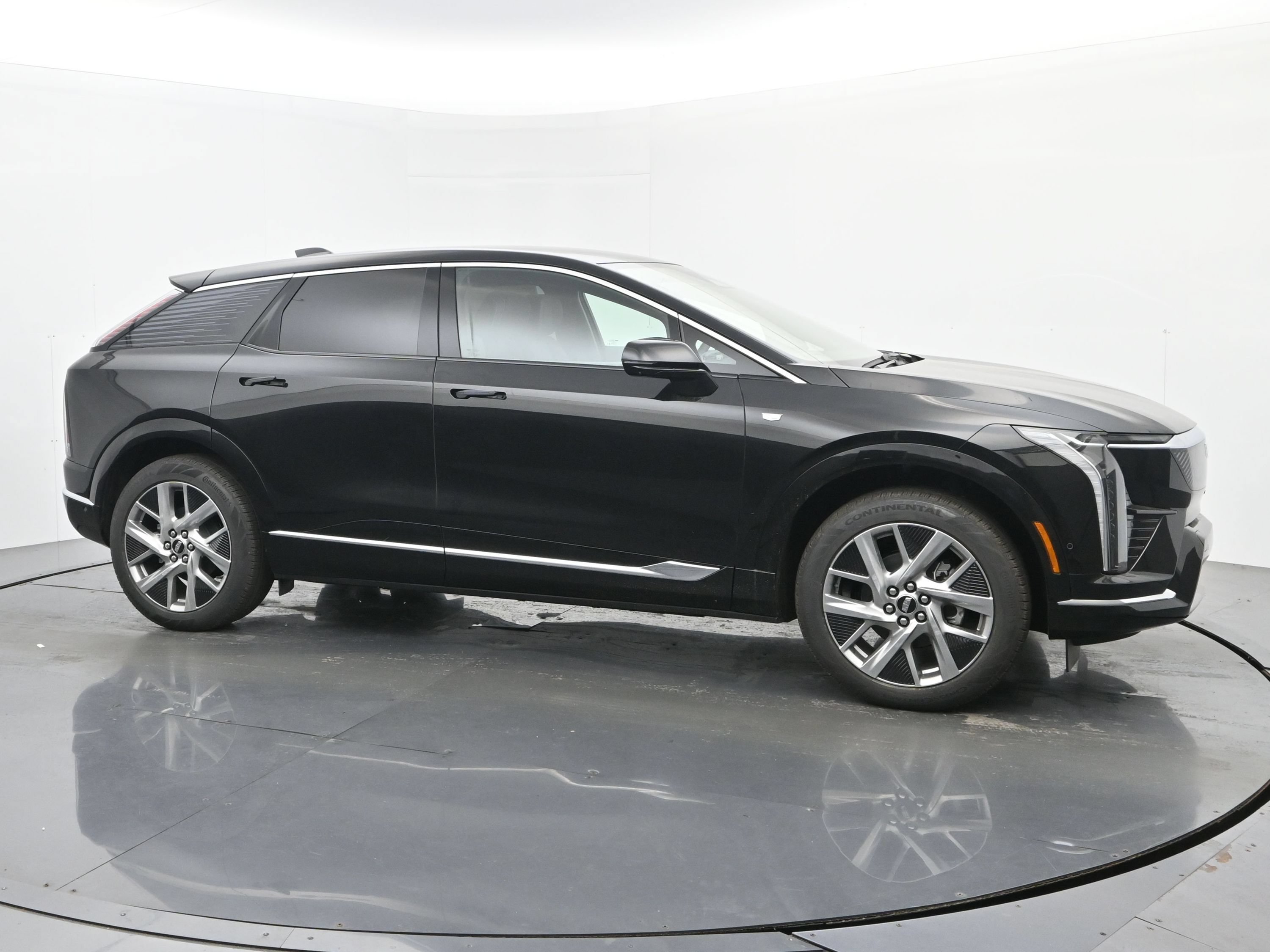 New 2027 Cadillac Optiq Luxury w/ LPO, Floor Liner Package AWD/4WD image 7