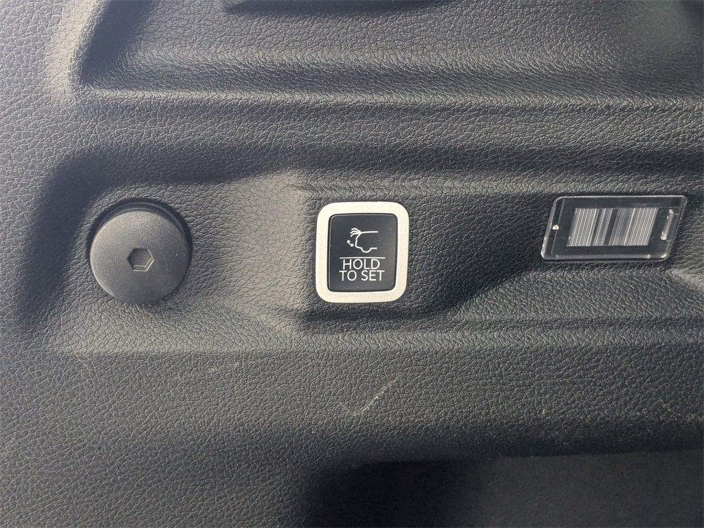 Used 2024 Jeep Grand Cherokee L Limited w/ Luxury Tech Group II image 35