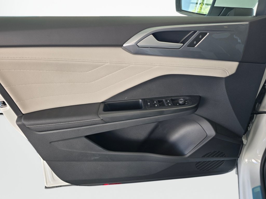 New 2026 Volkswagen Taos SEL AWD/4WD image 34