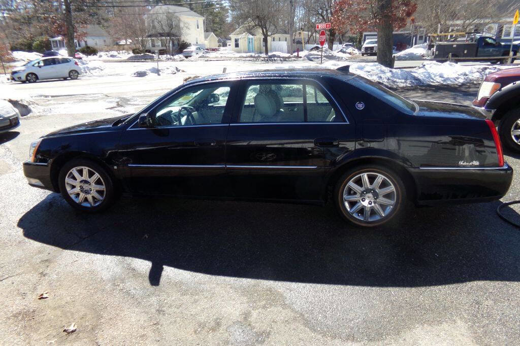 Used 2010 Cadillac DTS Premium w/ Driver Awareness Package FWD image 8
