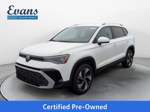 Certified 2025 Volkswagen Taos SE image 1