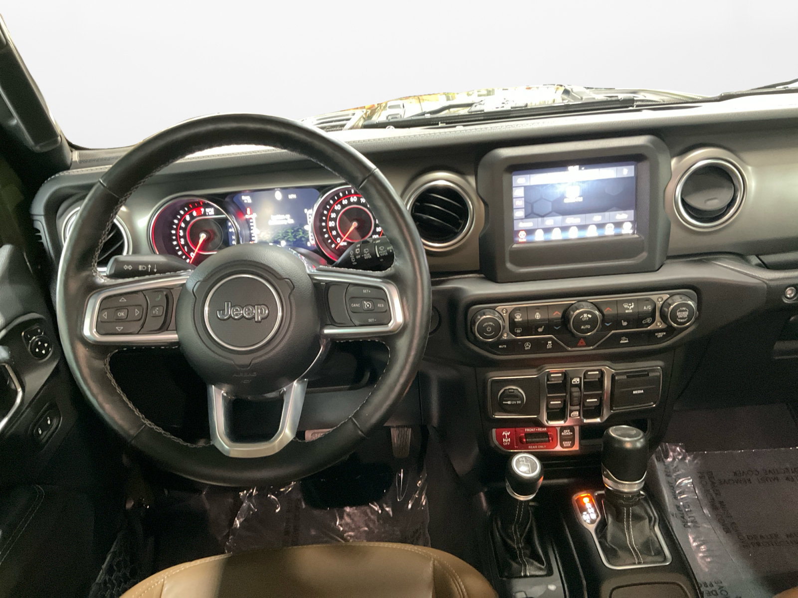 Used 2021 Jeep Wrangler Unlimited Rubicon w/ Cold Weather Group AWD/4WD image 11