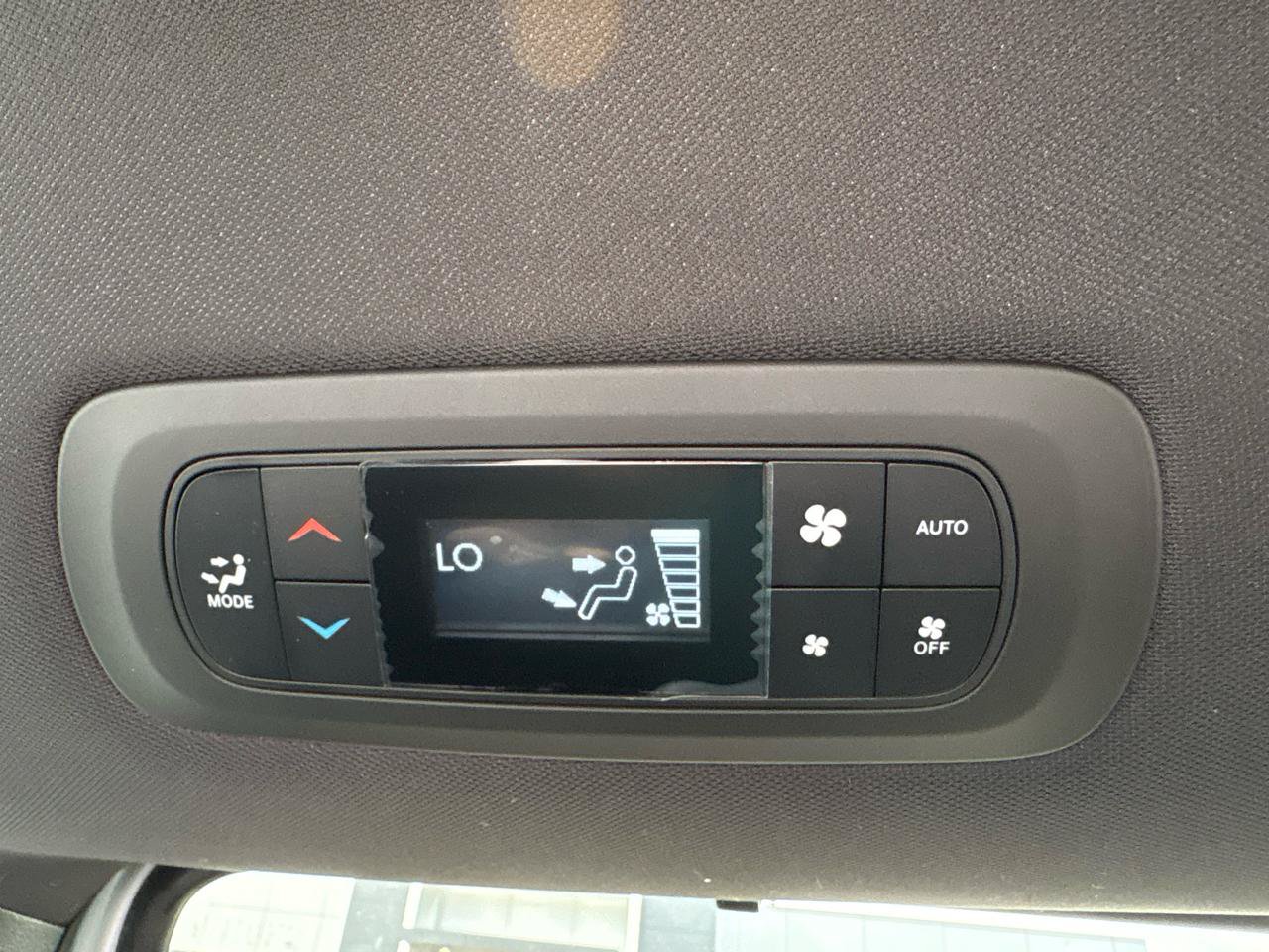 Used 2026 Chrysler Pacifica Select FWD image 46