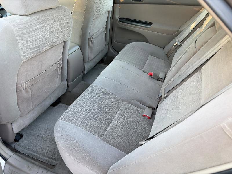 Used 2005 Toyota Camry LE image 9
